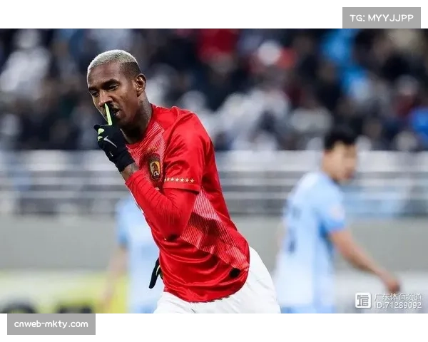 雷恩中场核心杜埃因伤赛季报销,球队进攻组织受重大影响 雷恩中场核心杜埃因伤赛季报销,球队进攻组织受重大影响